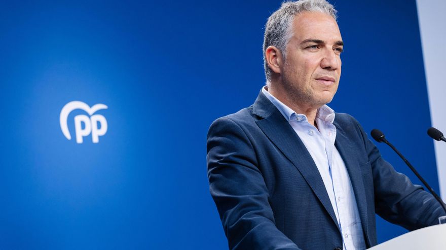 Archivo - El coordinador general del PP, Elías Bendodo, ofrece una rueda de prensa en la sede del partido.