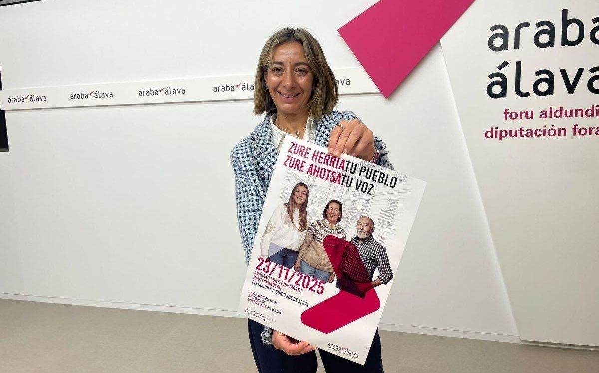 Laura Pérez Borinaga, diputada foral de Equilibrio Territorial y Ordenación del Territorio, animando al voto el 23 de noviembre