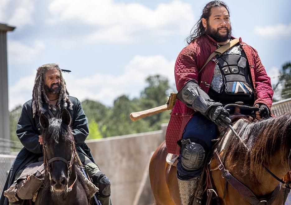 Ezekiel y Jerry en la temporada 9 de The Walking Dead