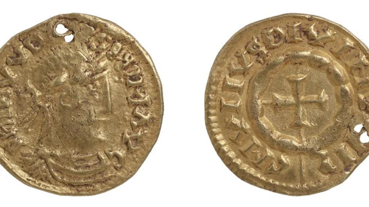 Una pieza de oro carolingia convertida en amuleto revela el rastro de un vikingo en pleno avance del Gran ejército pagano