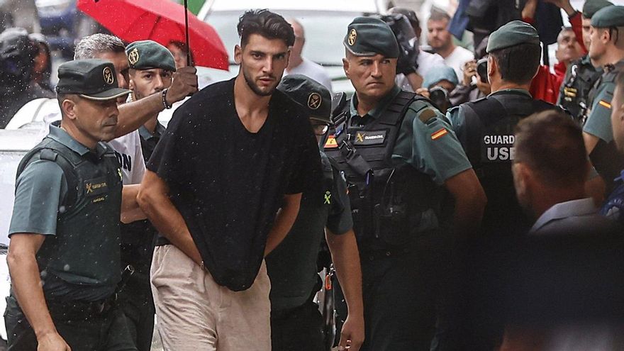 La juez deja en libertad a Rafa Mir imputado por dos delitos de agresión sexual y le retira el pasaporte