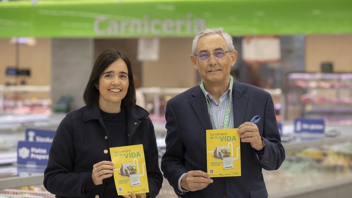 Patricia Muñoz, directora de la Fundación DinoSol, y Fernando Fraile, presidente de la Asociación Española Contra el Cáncer (AECC) en Las Palmas de Gran Canaria.
