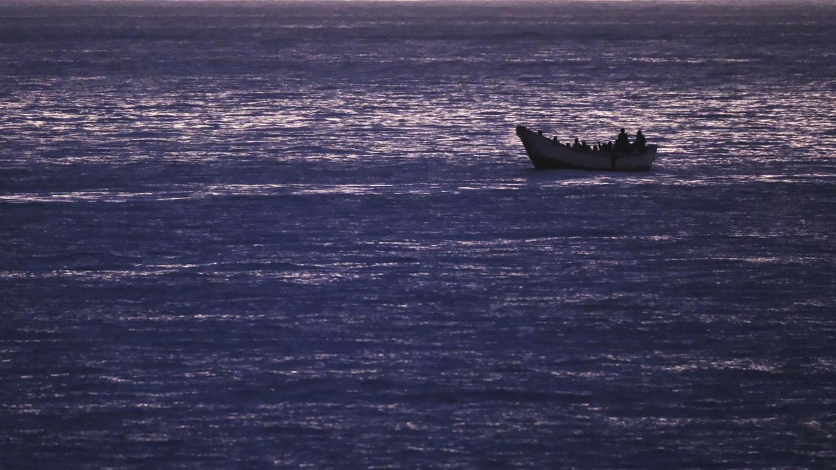 Llega un cayuco con 43 hombres a bordo al sur de Tenerife