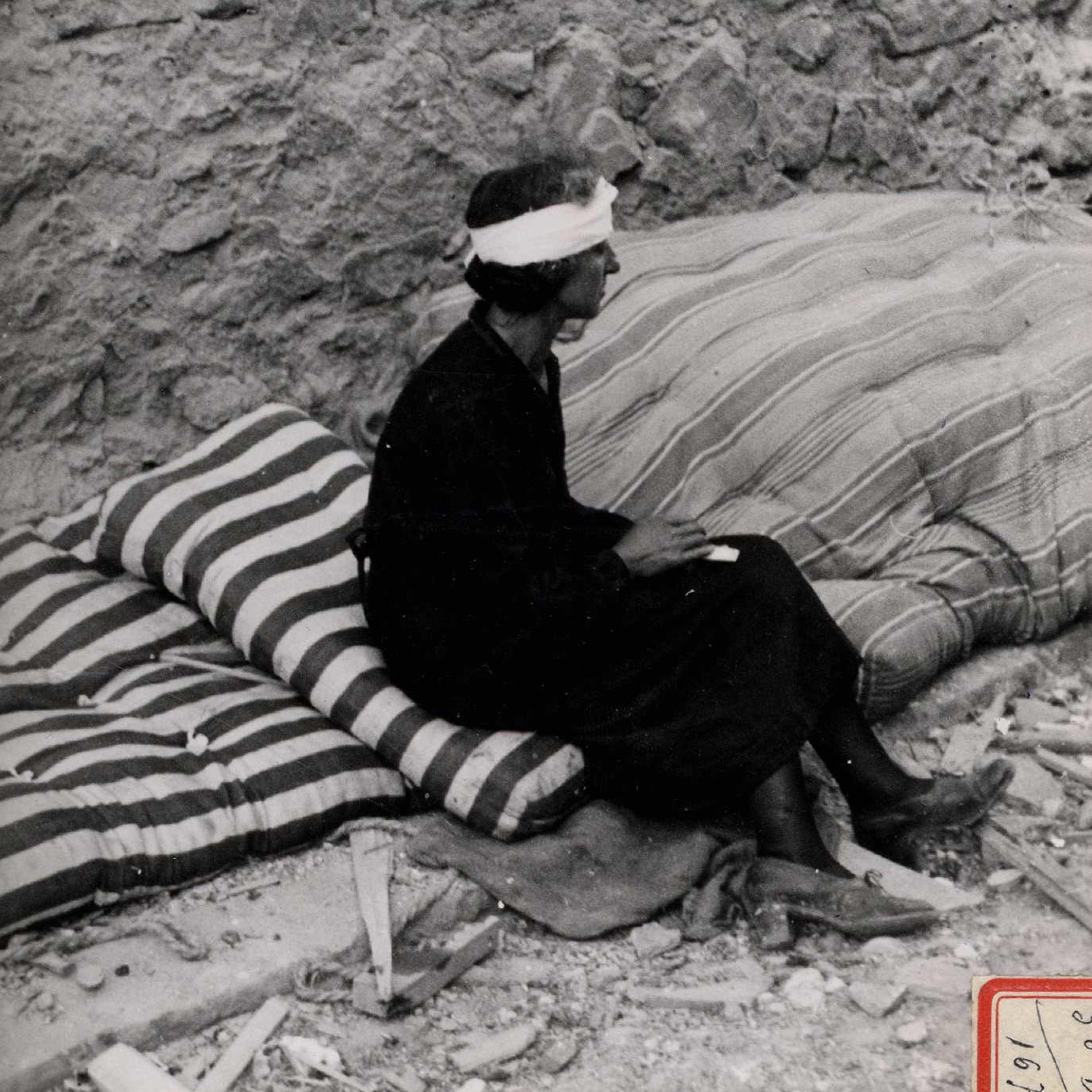 "Pobre mujer herida en la cabeza, curada por nuestra Unidad".