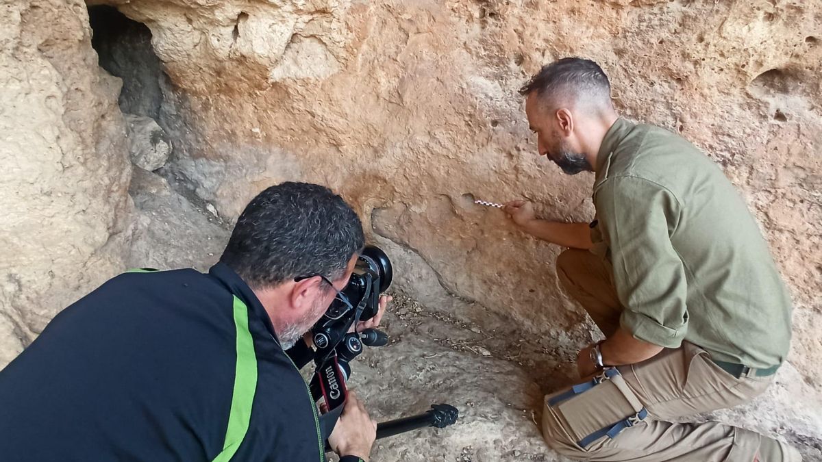 Trabajos de captación de imágenes de las pinturas rupestres en Hellín (Albacete)