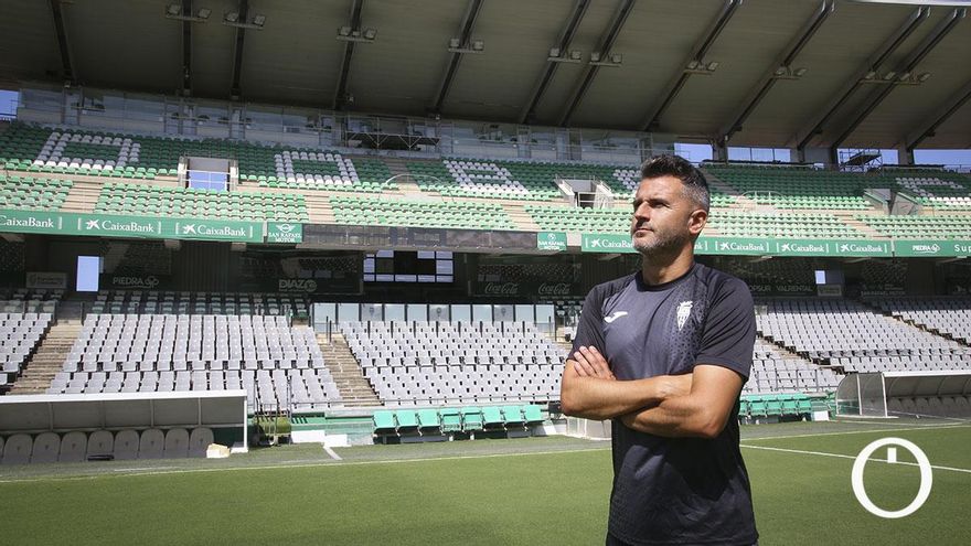 Iván Ania, un faro de estabilidad en la tormenta de los banquillos de Segunda División