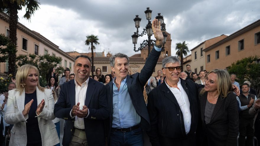 El presidente del Partido Popular, Alberto Núñez Feijóo, durante un mitin en la campaña electoral andaluza, celebrado en Guadix.