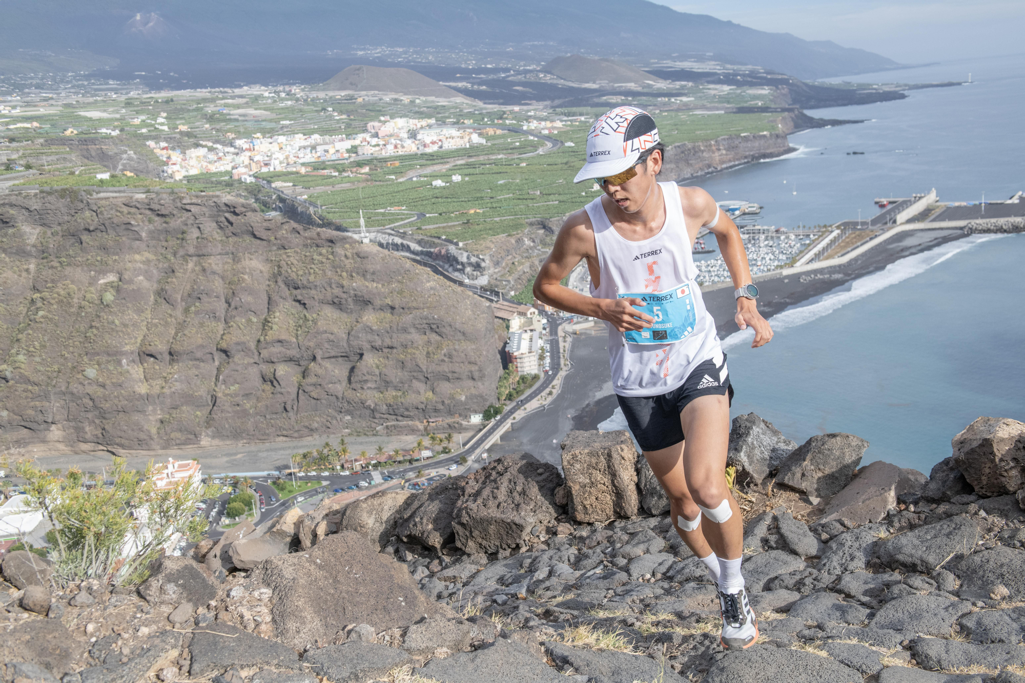 Ryonosuke Omi durante la subida vertical. SAÚL SANTOS
