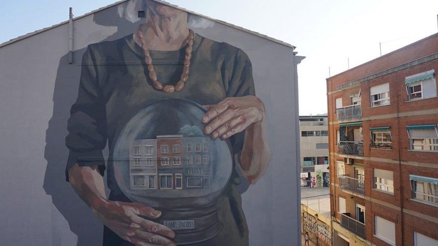 El mural sobre la urbanista Jane Jacobs en València (2019).