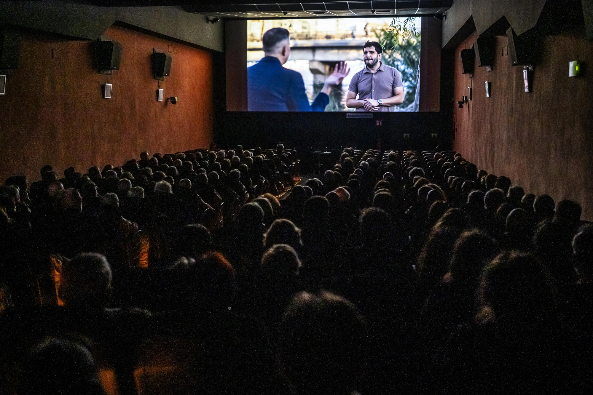 Más de 200 socios, socias y lectores acuden a la presentación del documental '¿Dónde estaba Mazón?'