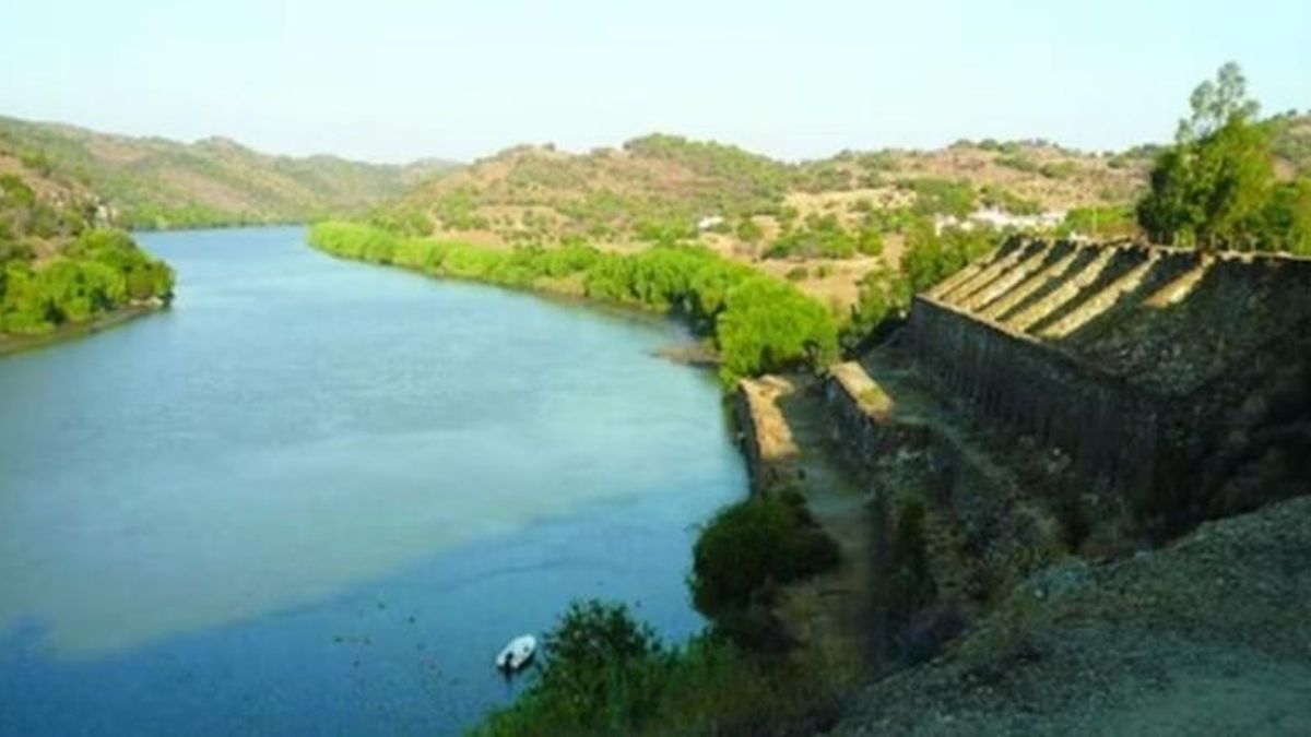 Entre raíles y encinas: la Vía Verde del Guadiana, un viaje por el alma del Andévalo