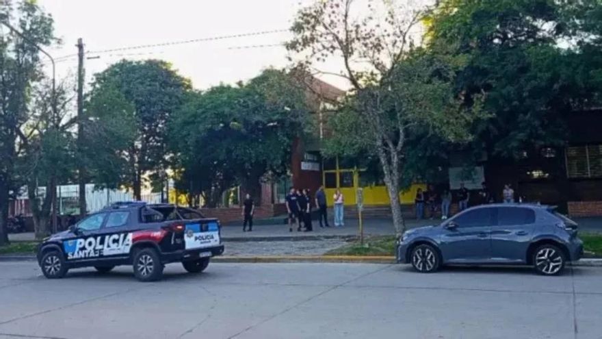 Un alumno fue armado a su colegio en Santa Fe y comenzó a disparar: mató a un compañero e hirió a otros