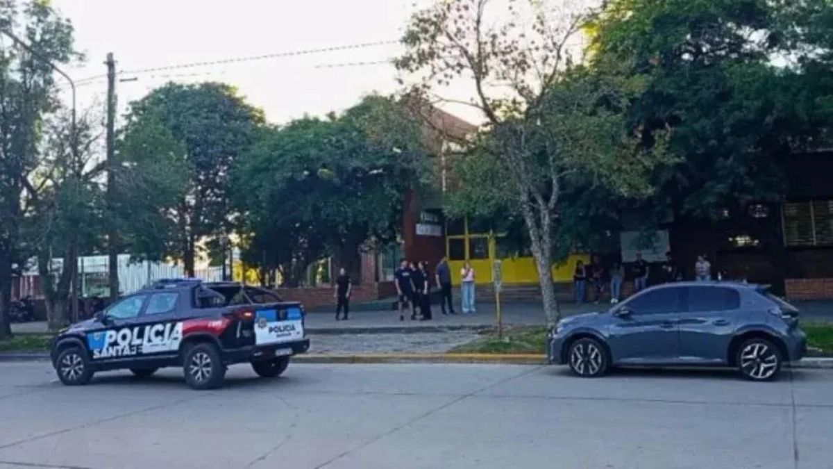 Un alumno fue armado a su colegio en Santa Fe y comenzó a disparar: mató a un compañero e hirió a otros