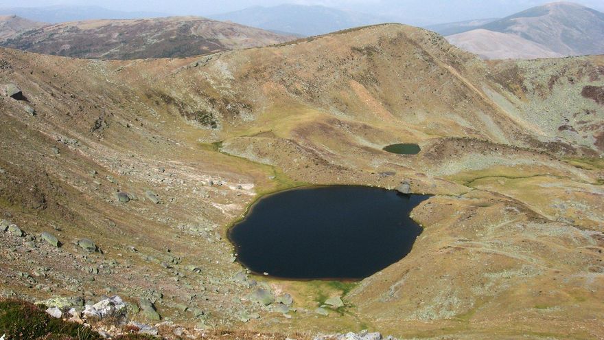 El circo glacial del Urbión desde la cima de la montaña.