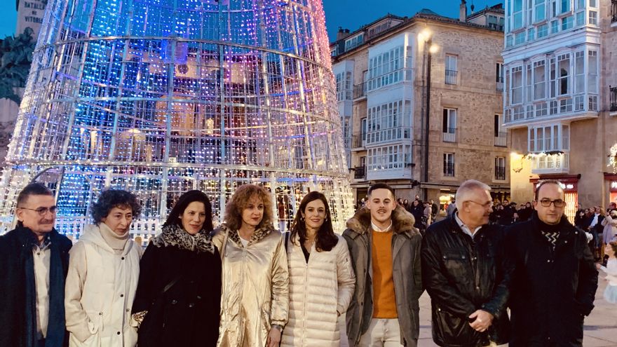 Las autoridades, tras el acto de inicio de la campaña navideña