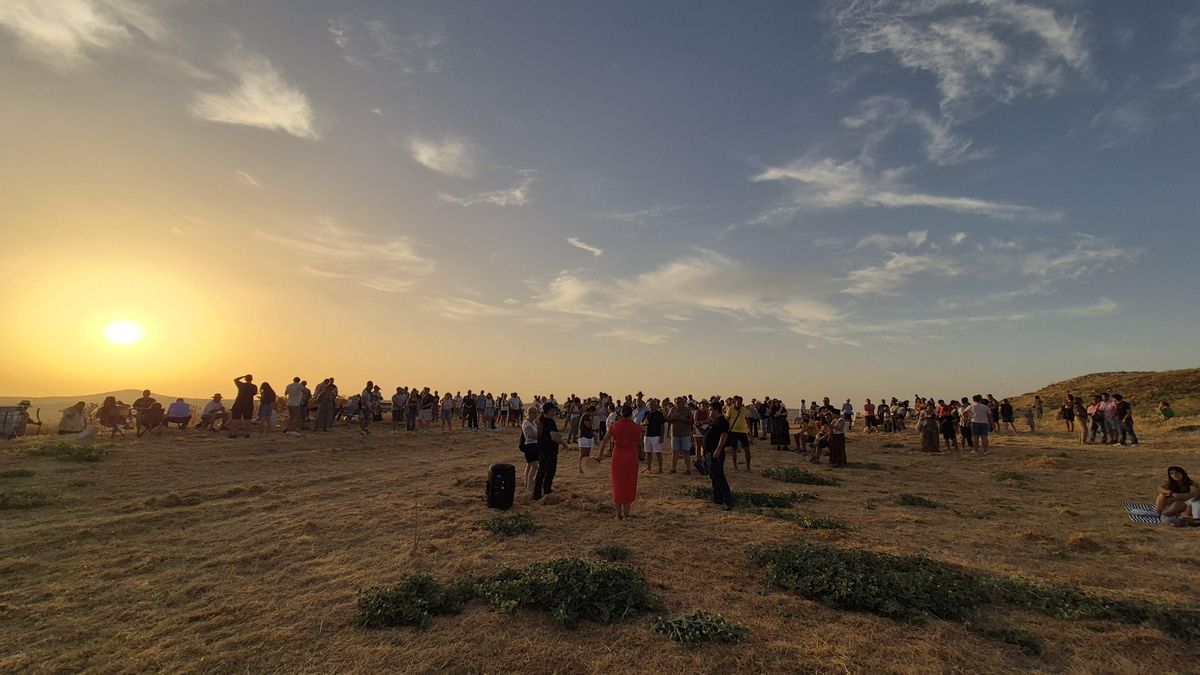 Un eclipse solar histórico reúne en Ategua a más de 300 observadores