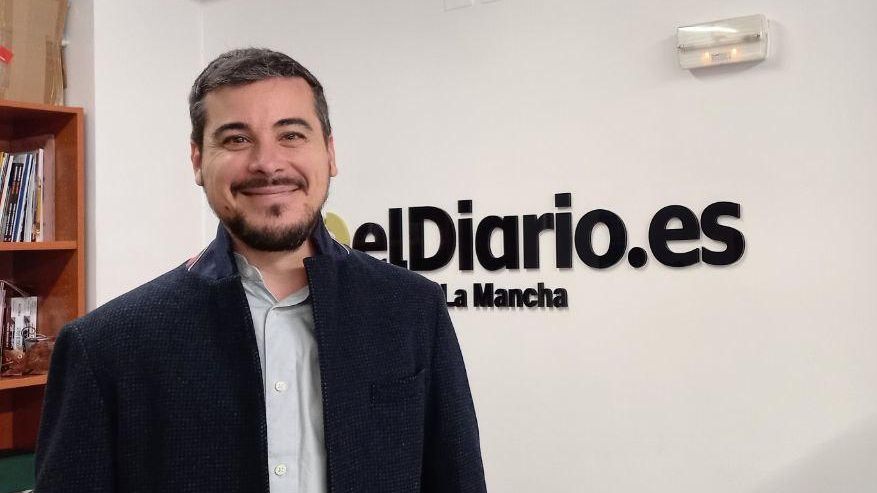 José Luis García Gascón en la redacción de elDiarioclm.es