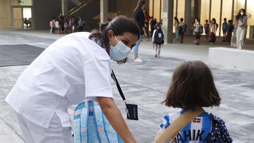 Decenas de enfermeras escolares de Madrid se quedan sin nuevo destino: "La opacidad se ha convertido en ansiedad"