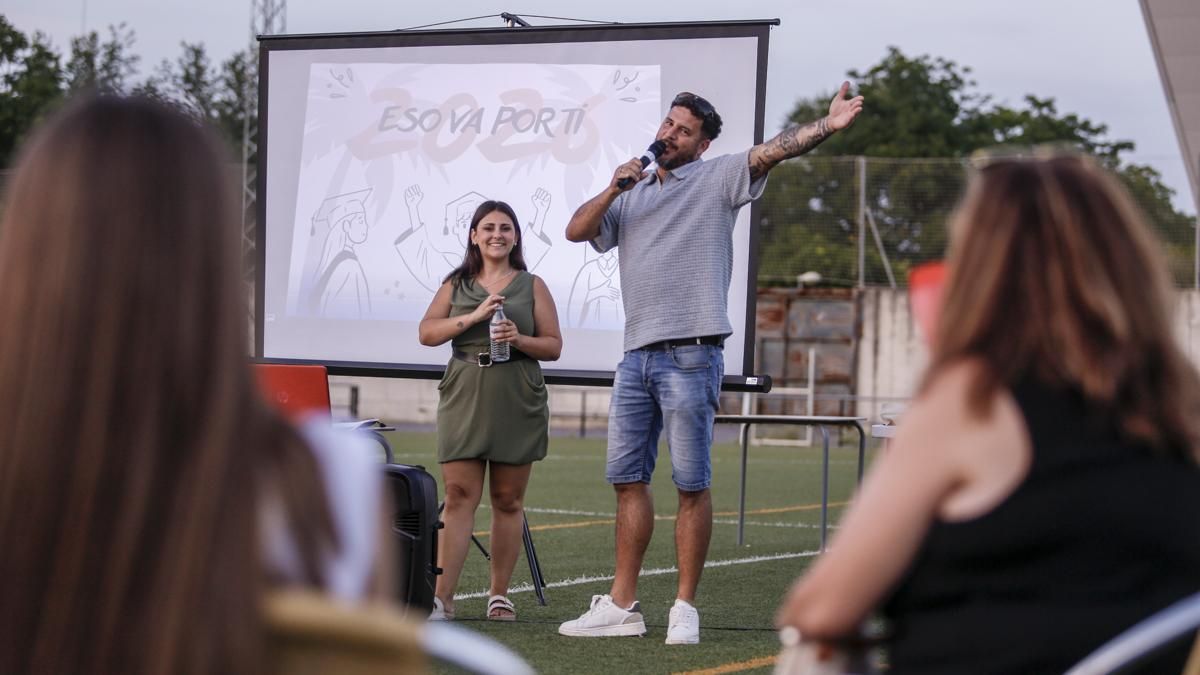 Homenaje a alumnos de Las Palmeras tras graduarse