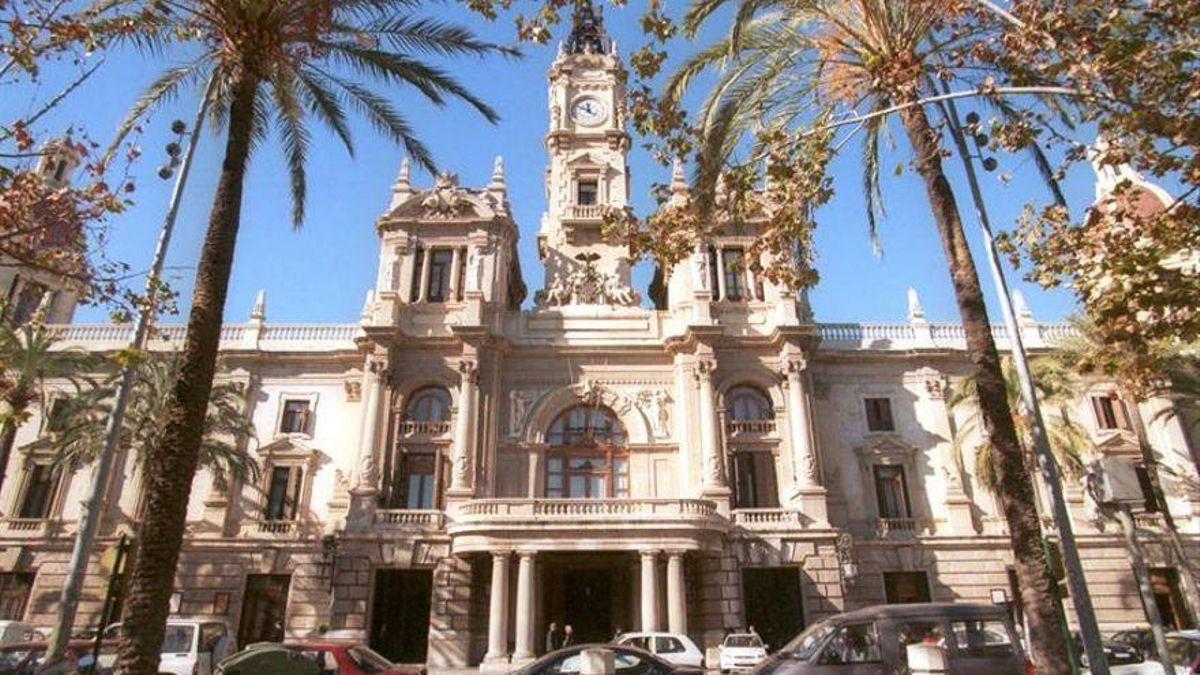 Façana de l'Ajuntament de València.