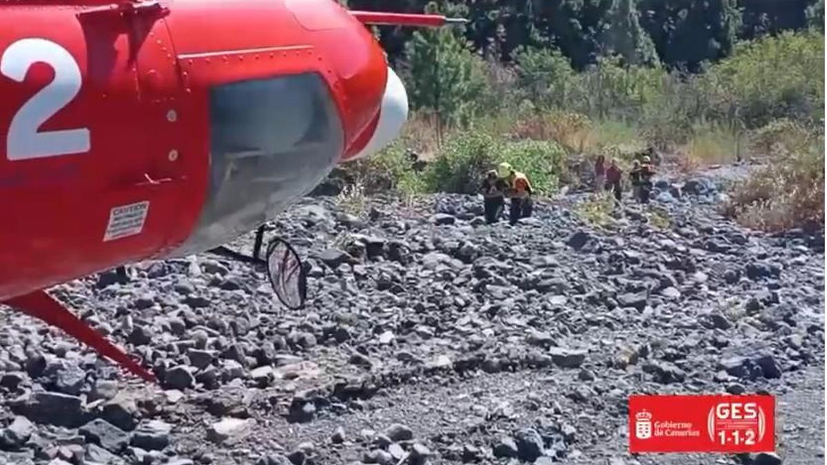 En la  imagen, rescate de la senderista  que sufrió una caída en el Parque Nacional de La Caldera de Taburiente en la tarde de este lunes.