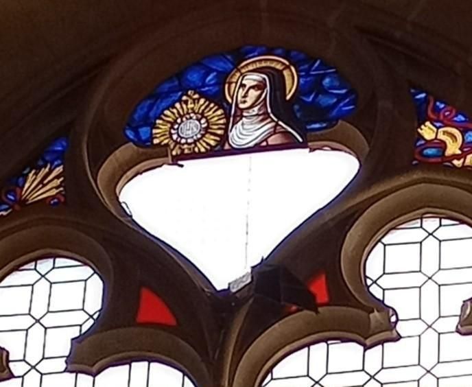 Una de las vidrieras de San Juan de los Reyes en Toledo