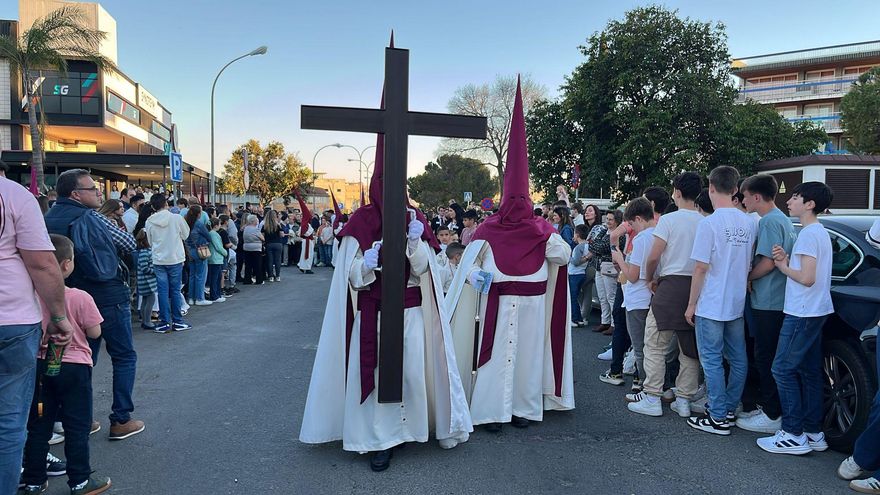 Cruz de guía de la hermandad de Lágrimas