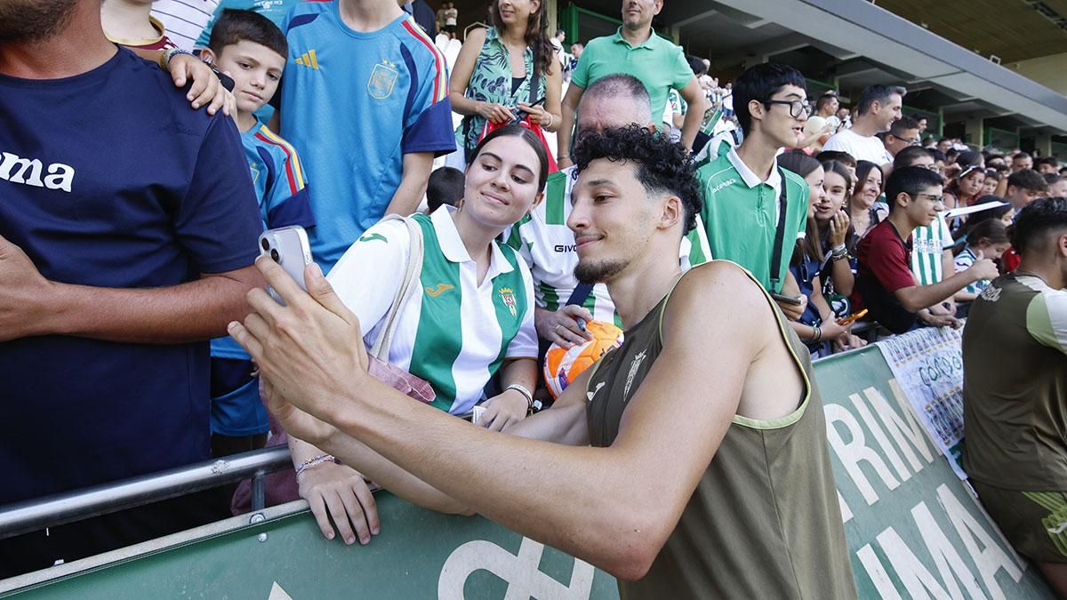 Entrenamiento del Córdoba a puerta abierta para la afición