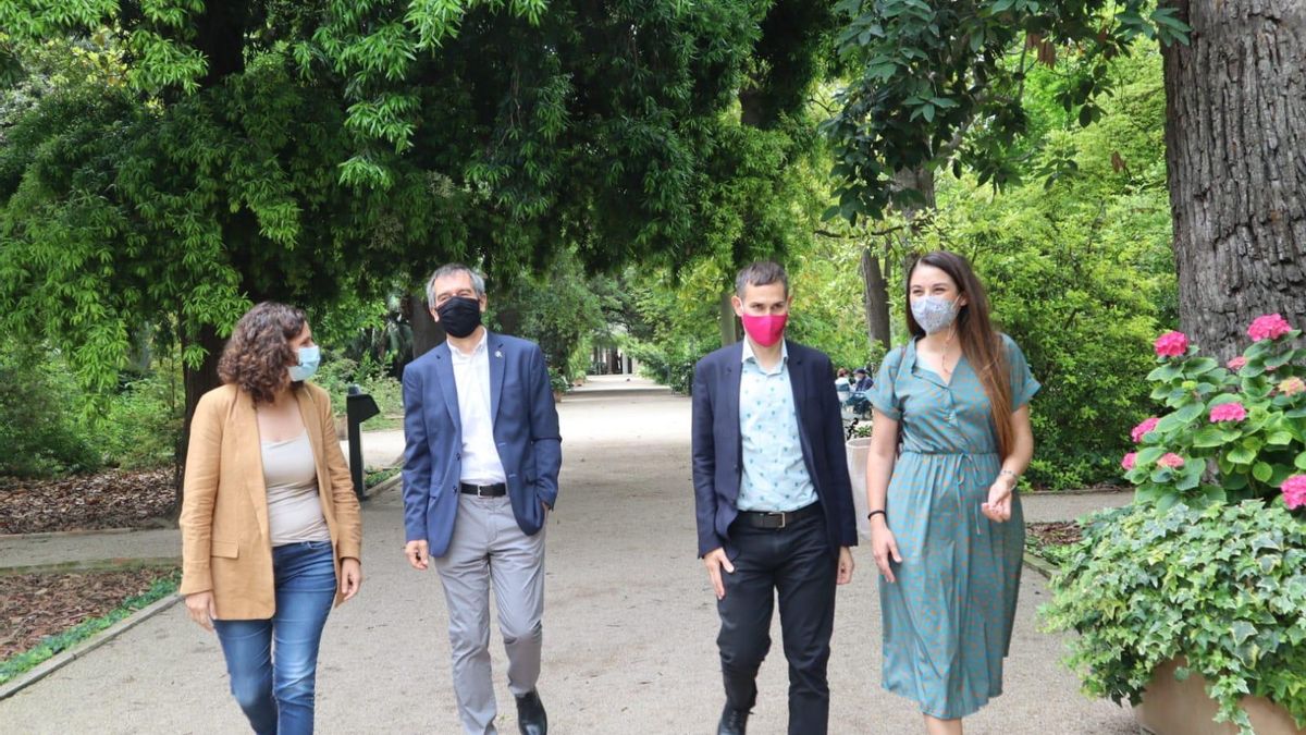 Paula Tuzón,  Jaime Güemes, Sergi Campillo y Mireia Mollà en el Jardín Botánico de València.