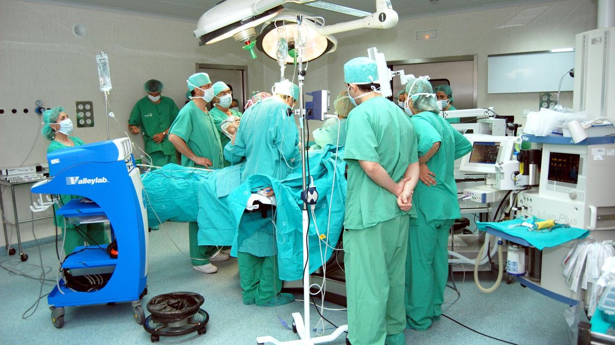 El Gobierno andaluz presume de rebajar en 20.000 pacientes las listas de espera antes de los datos oficiales del Ministerio