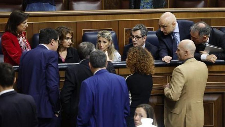 Los ministros del Gobierno en el Congreso esta mañana