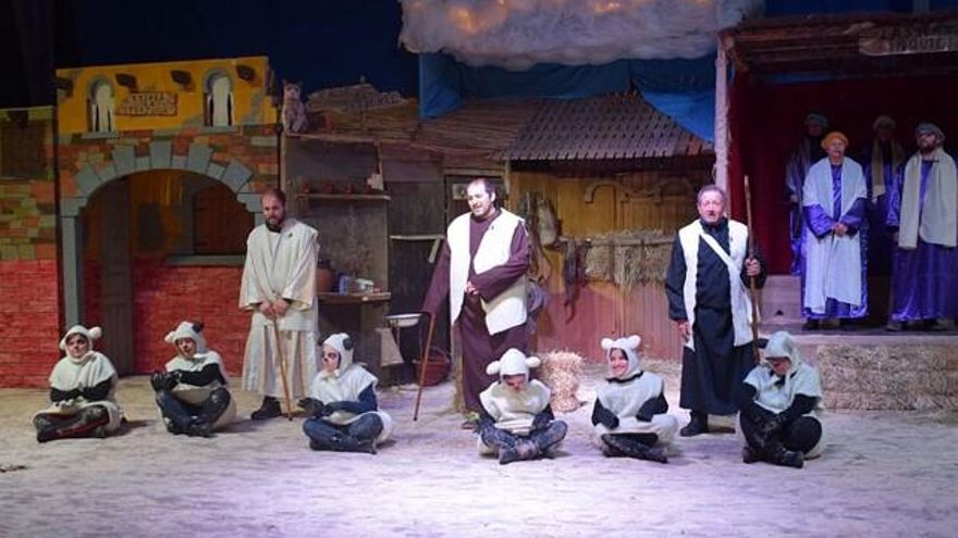 Los pastores con sus 'ovejas' en el Musical del Belén de Matachana.
