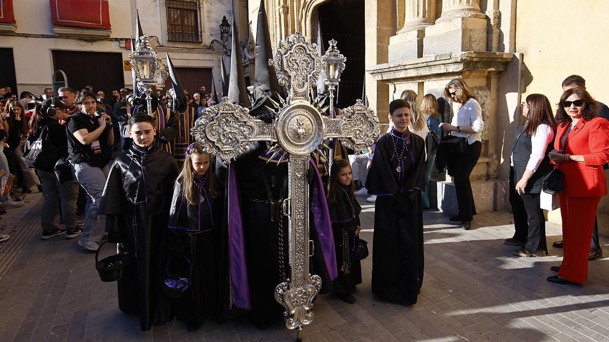 La procesión de la Hermandad de Las Angustias, en imágenes