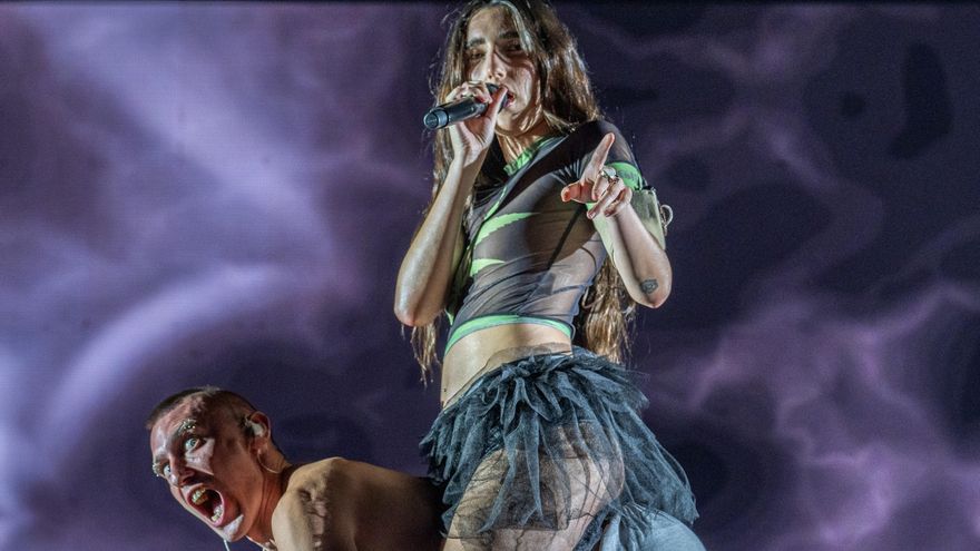 Judeline defiende y canta a sus raíces