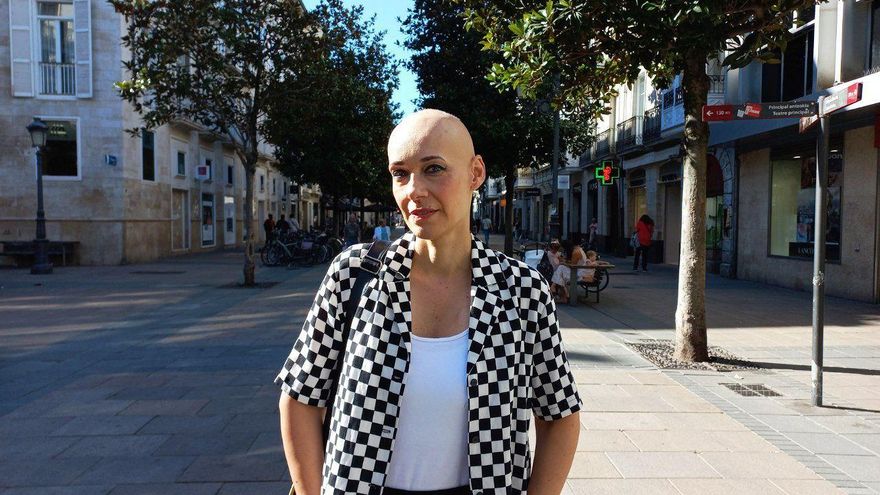 Dora Gálvez, autora de 'Las calvas existimos': "Me llegaron a pedir que me pusiera peluca para trabajar"