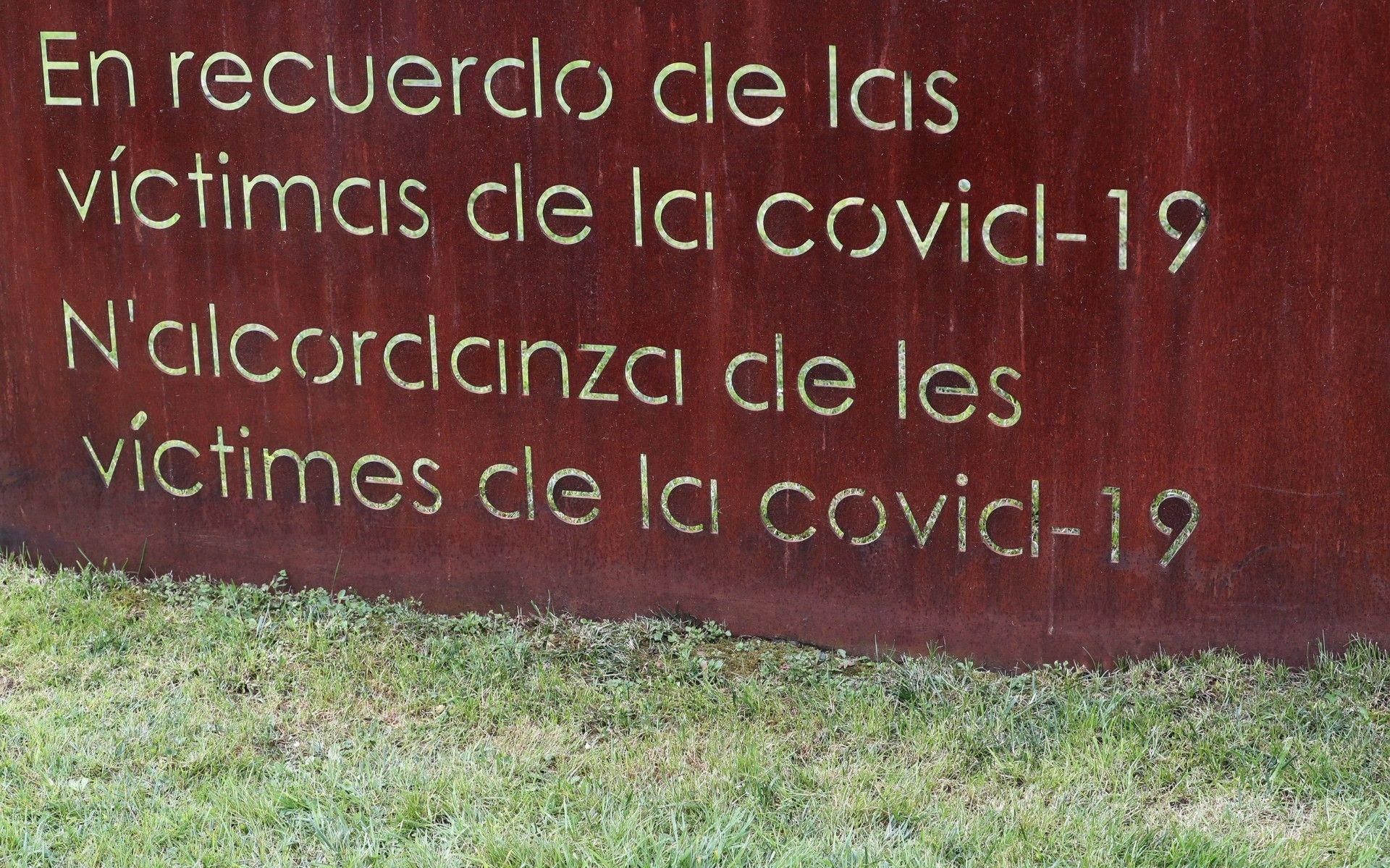 Las víctimas de la covid-19 perdurarán en la memoria de los asturianos con placas, actos, homenajes y una jornada especialmente dedicada a las víctimas. 