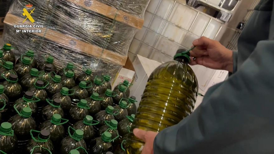 Nueve investigados y 67.000 litros de aceite de oliva intervenidos en una operación contra el fraude en Extremadura y Andalucía