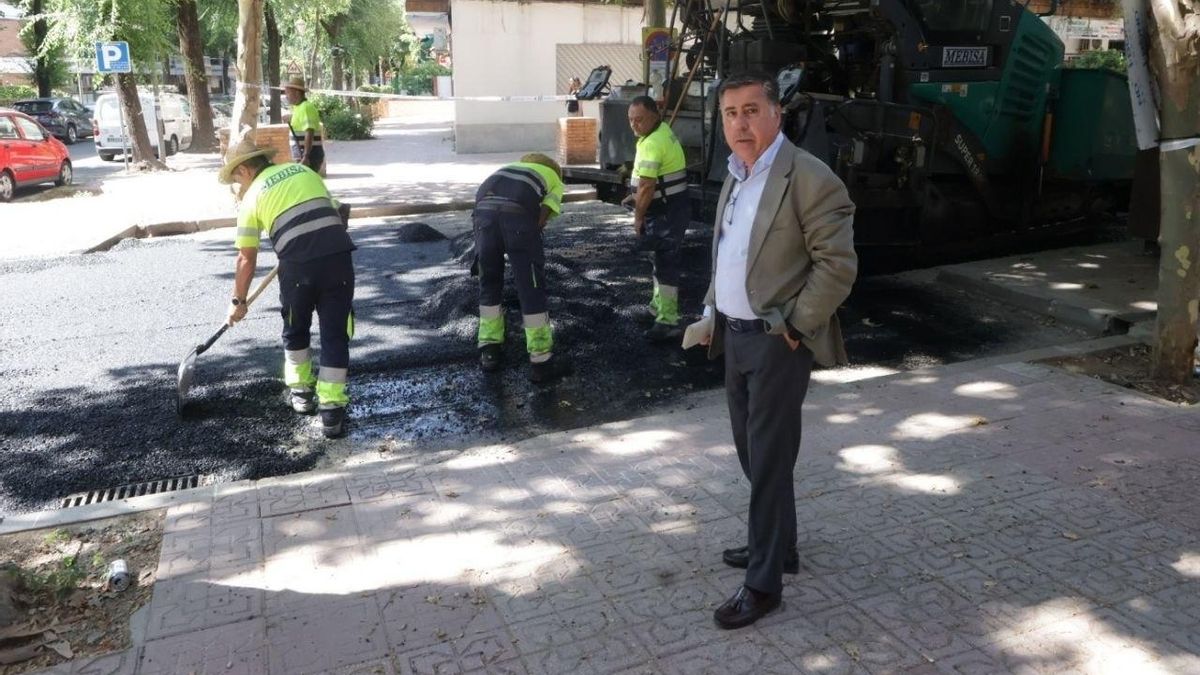 Inicio de la segunda fase del Plan Asfalto en la calle La Palmera.