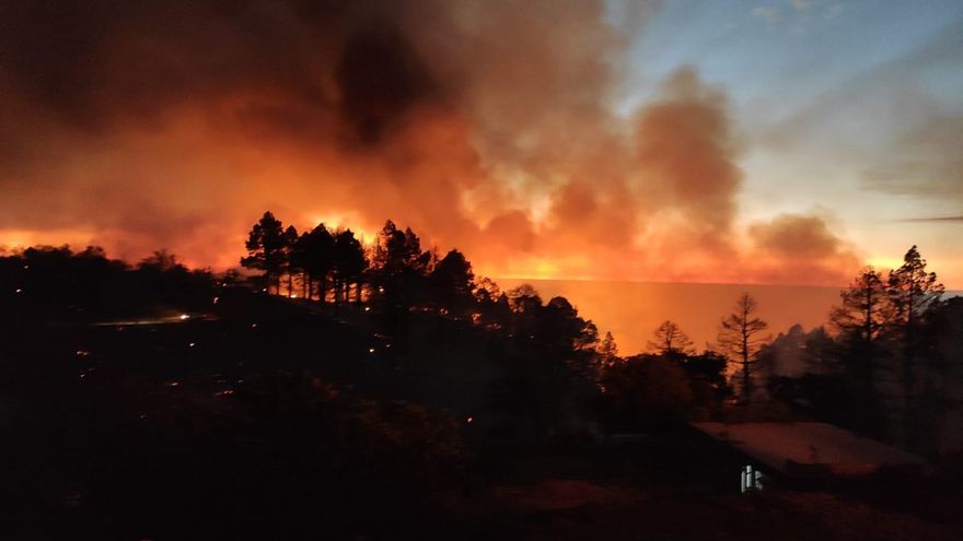 El incendio de Garafía, este viernes, al atarceder.