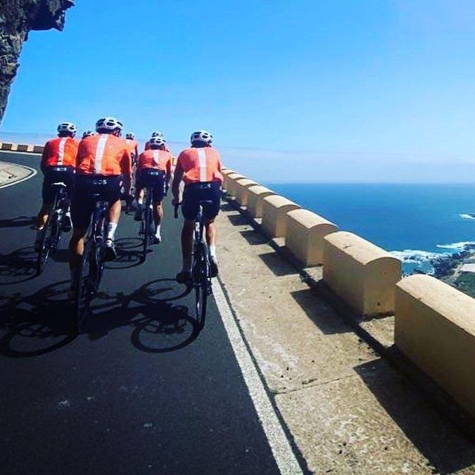 Froome y el Ineos en la Isla Baja.