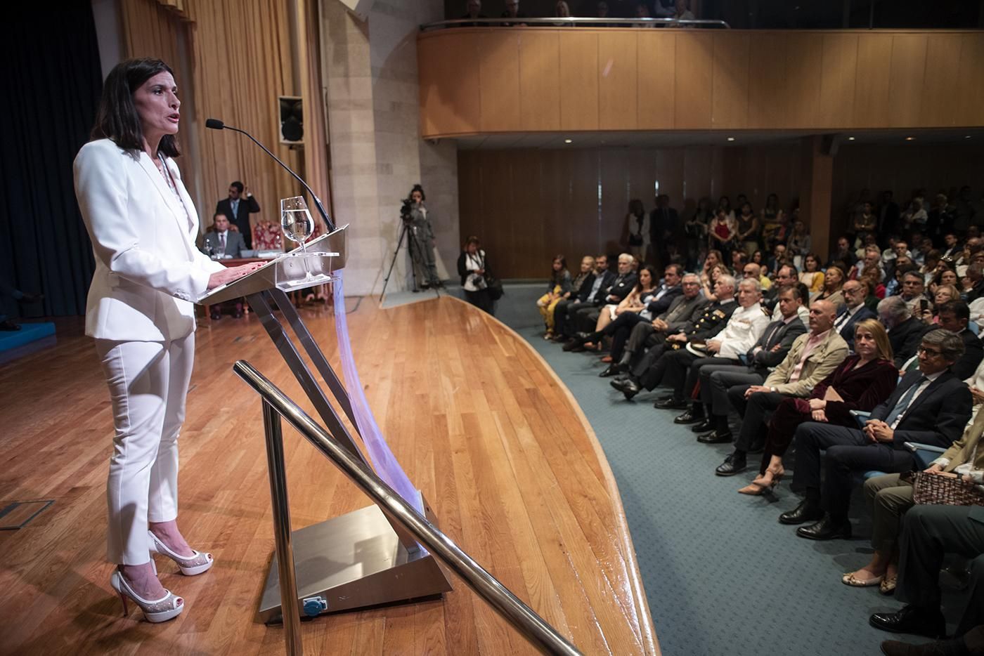 Gema Igual (PP) pronuncia su primer discurso tras recoger el bastón de mando. | JOAQUÍN GÓMEZ SASTRE