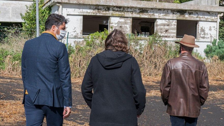 El Gobierno tiene planes de habilitar los acuartelamientos de Las Raíces y Las Canteras para el alojamiento de 1.450 y 1.800 personas migrantes respectivamente.