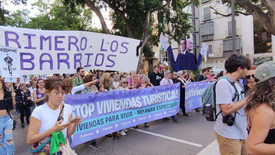 El Gobierno andaluz admite por primera vez que la avalancha de pisos turísticos dificulta el acceso a la vivienda residencial