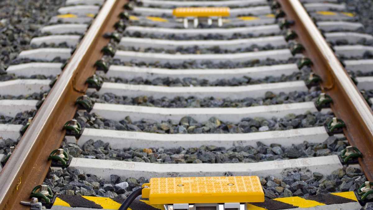 El Gobierno incluye el tramo Santander-Oviedo entre las obras para renovar 400 kilómetros de red ferroviaria