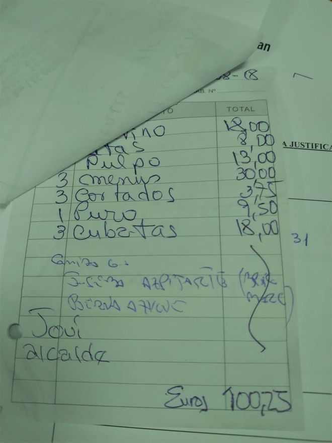 Factura de otra comida de 2018 con puros y cubatas