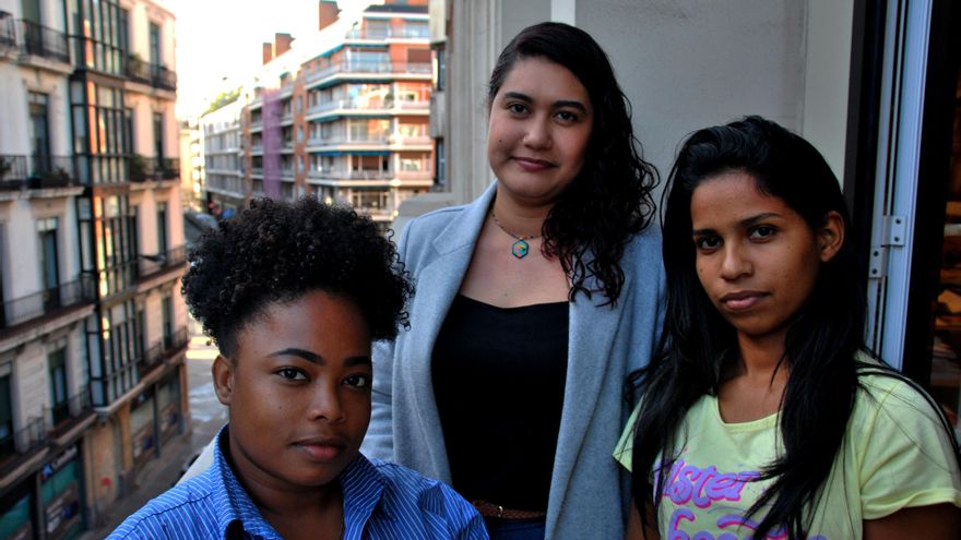 Angie Torres, Marlene  López y Linda Fernanda Lara durante su visita a Bilbao
