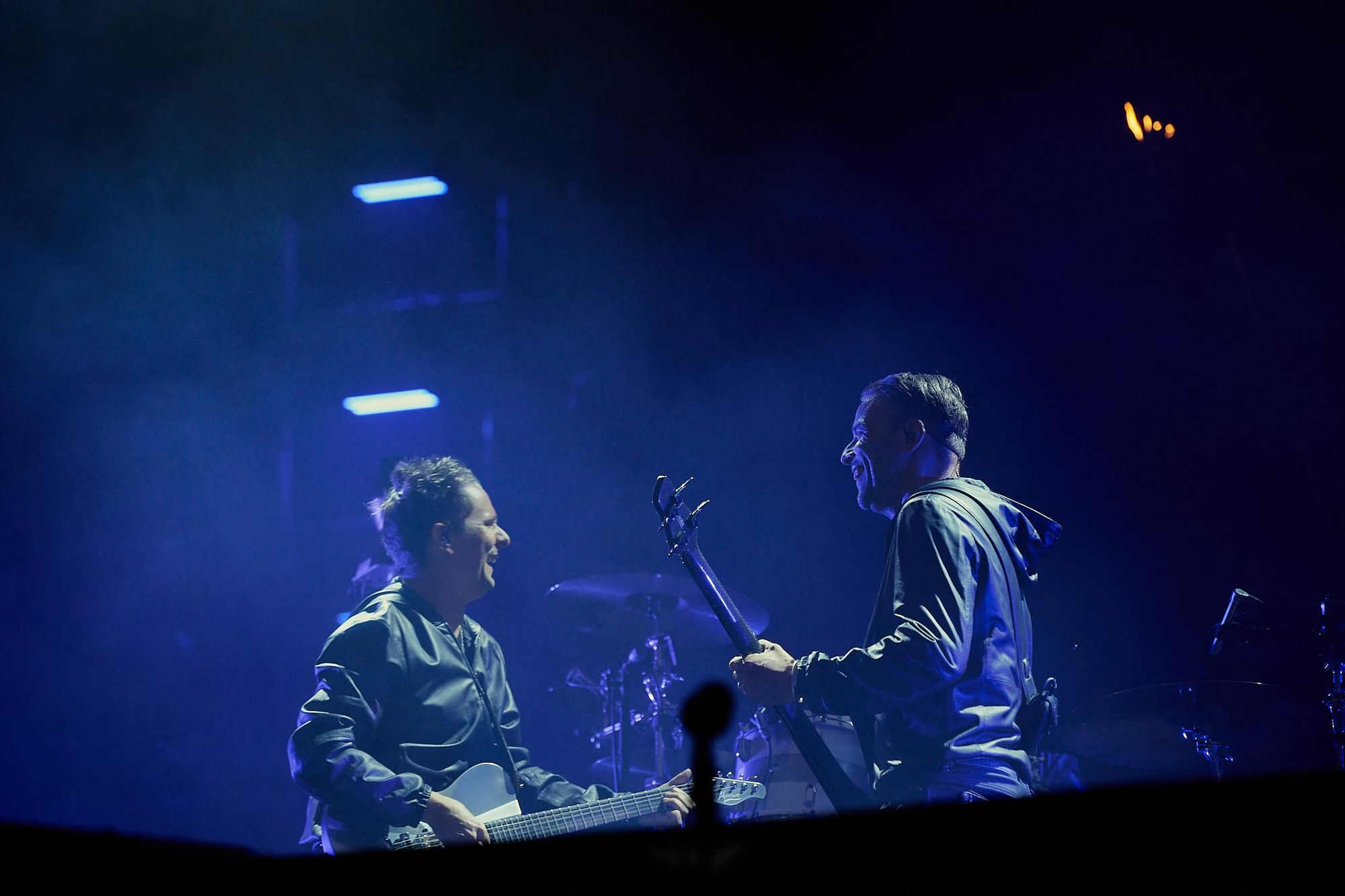 Los integrantes de Muse en los primeros compases del concierto.