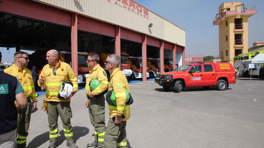 Puesto de mando en el parque de bomberos de Turre (Almería) desde donde se controla el incendio de Los Gallardos.