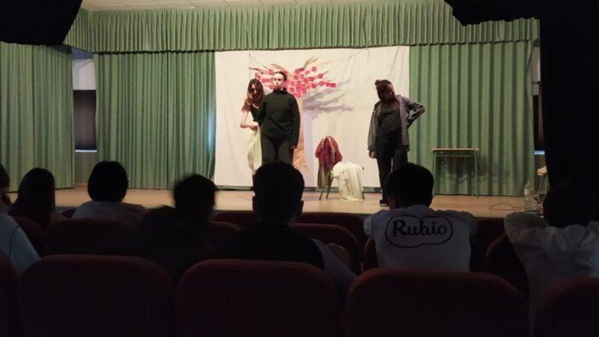 Bullas clausura su plan de sensibilización a través del teatro para prevenir la violencia de género en adolescentes