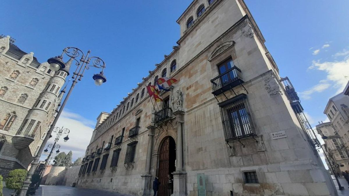 El comité de empresa de la Diputación de León denuncia el bloqueo del personal laboral desde 2002